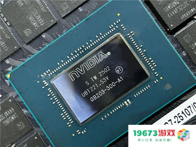 炫酷来袭，耕升 GeForce RTX 5070 Ti 炫光·超 OC带来超高性能