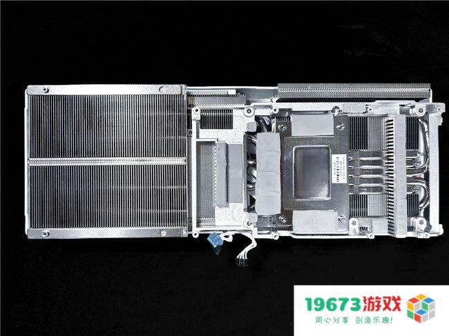 开启DLSS 4 步入4K游戏新门槛，耕升 GeForce RTX 5070 踏雪 OC 灵动来袭！