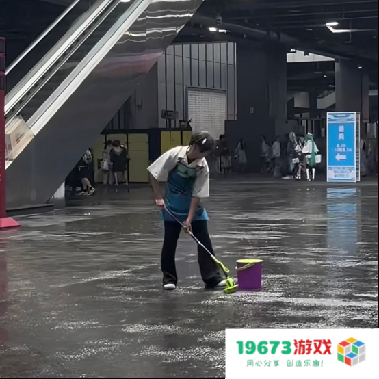 当众脱翔，直接上嘴，这届BW现场太抽象了