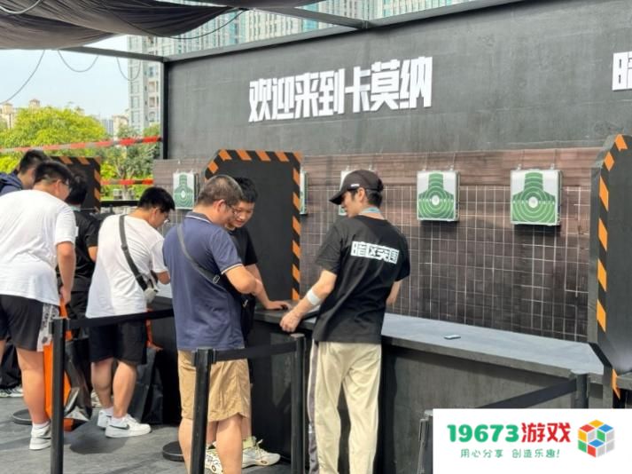 在重庆，我见到了酷暑都盖不住的《暗区突围》玩家