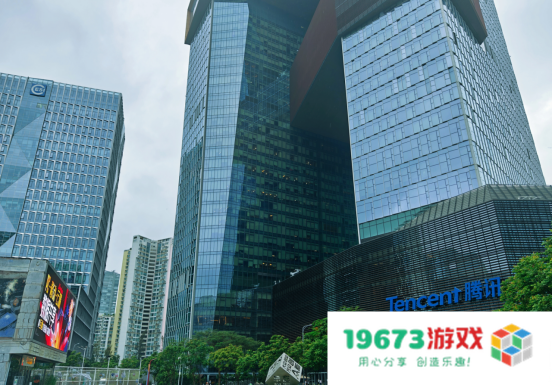 大屏广告贴脸输出，是谁给《晶核》的底气？