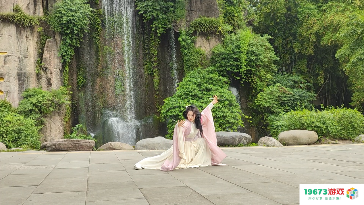 汪文斌向全世界推荐峨眉女侠，峨嵋派亮相“墨剑江湖”