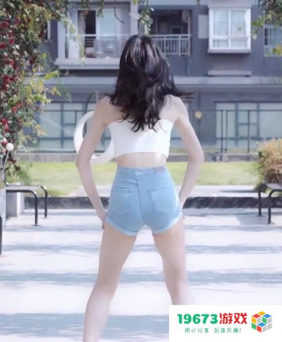 曾在B站舞蹈区引发热议的作品，不仅仅是单调的大白腿，背后都是不可多得的镇区之宝