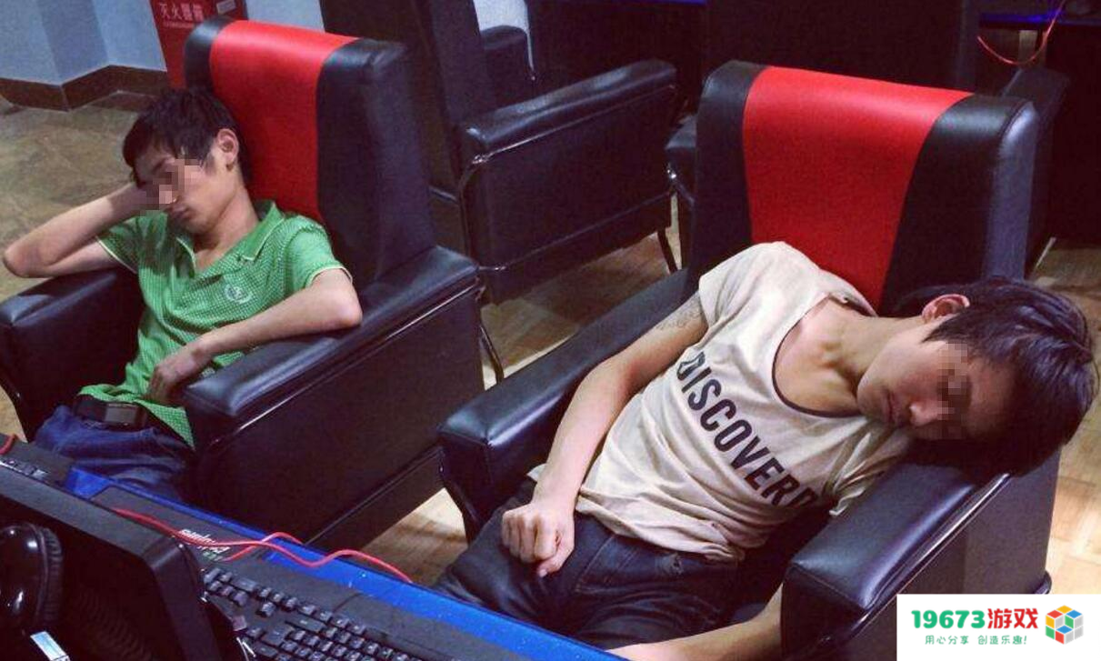 网吧老板挑战全网肝帝！吃喝全包免费上网1年，但有个条件