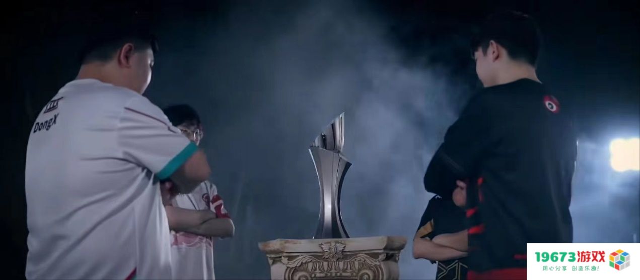 当“哇”的惊呼声响起，平局瞬间成为焦点！这就是《第五人格》独特魅力的体现吗